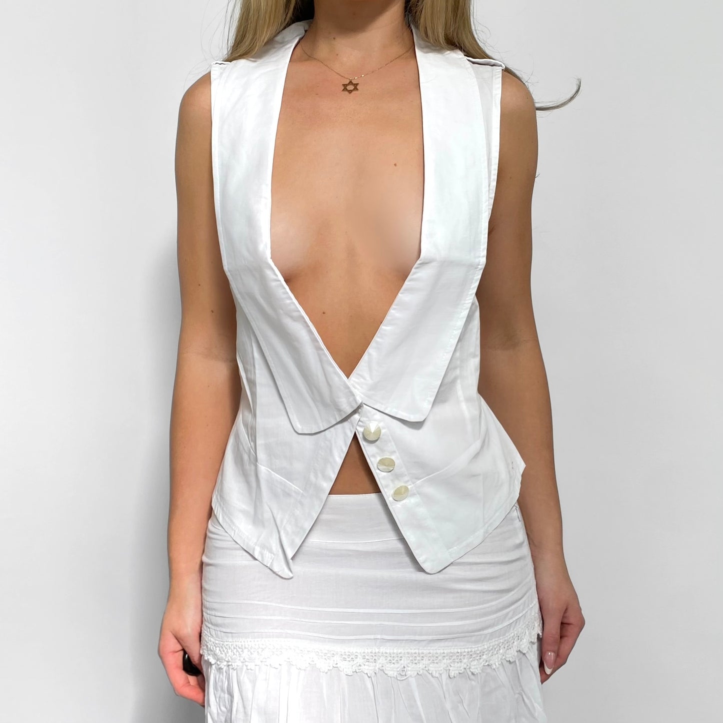 00s Collared Plunge Vest
