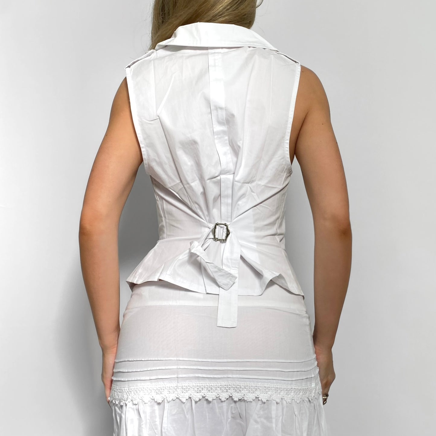 00s Collared Plunge Vest