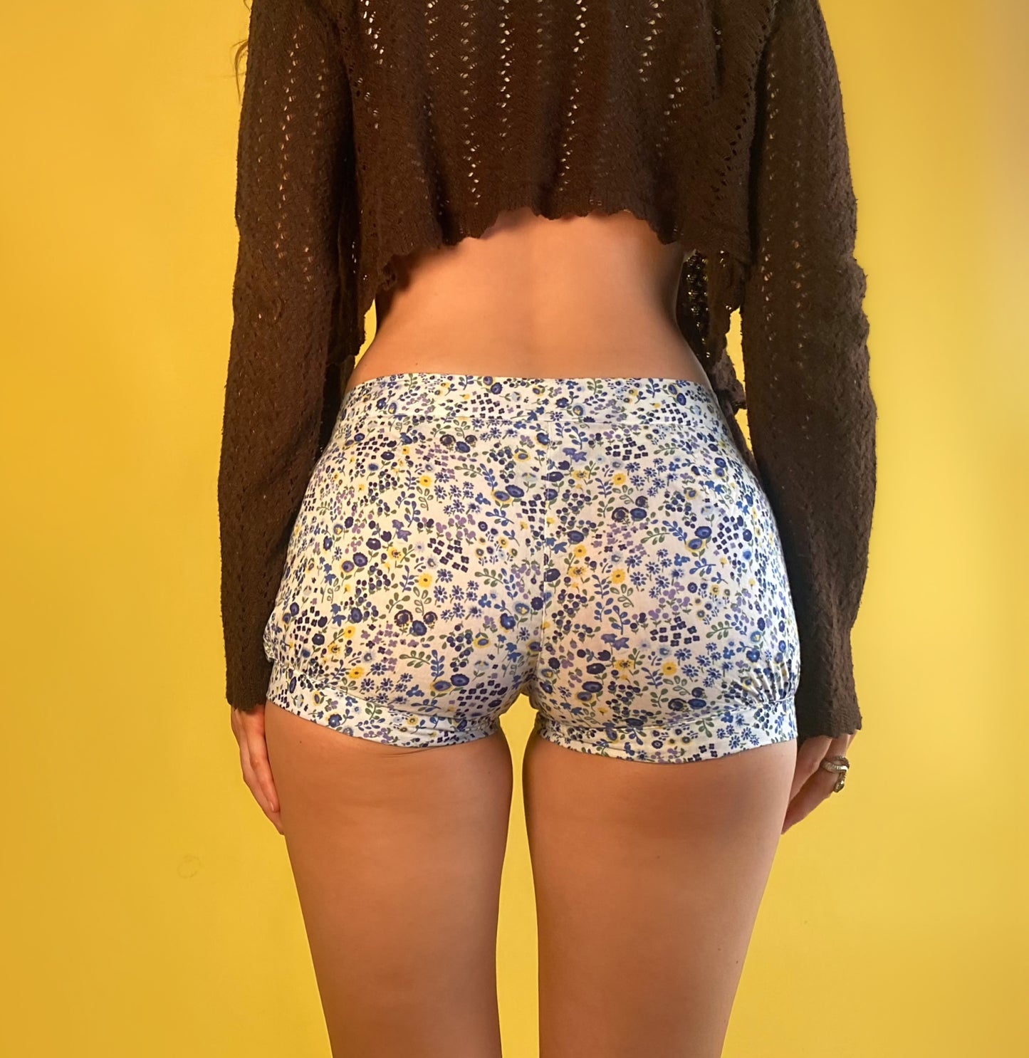 Low rise ditsy floral pleated bloomer shorts