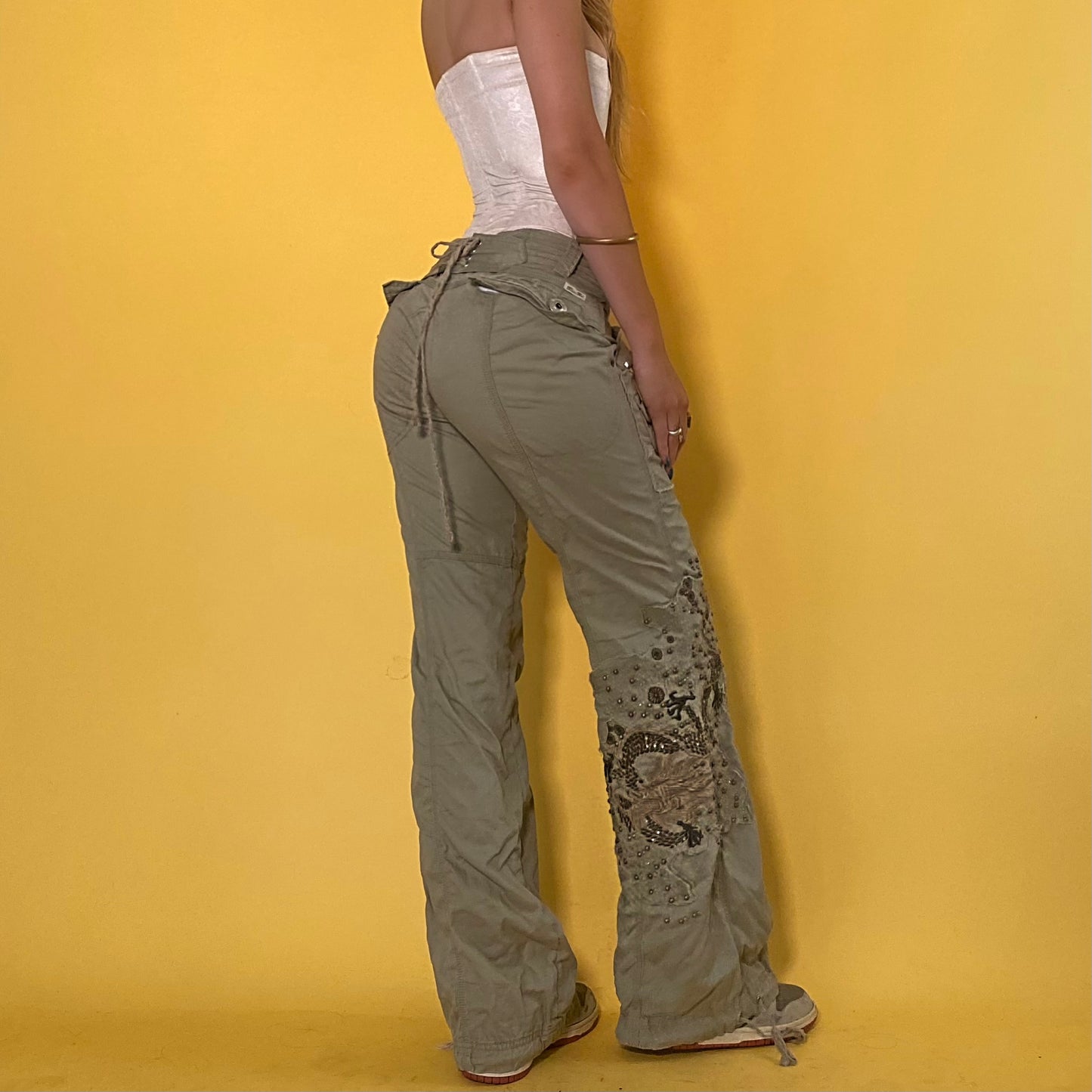 2000’s Miss Me low rise cargo pants - medium